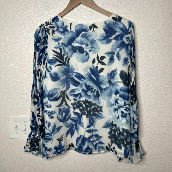 Talbots Women's Floral Blouse M Blue & White Long Pleated Bell Sleeve - Picture 10 of 13